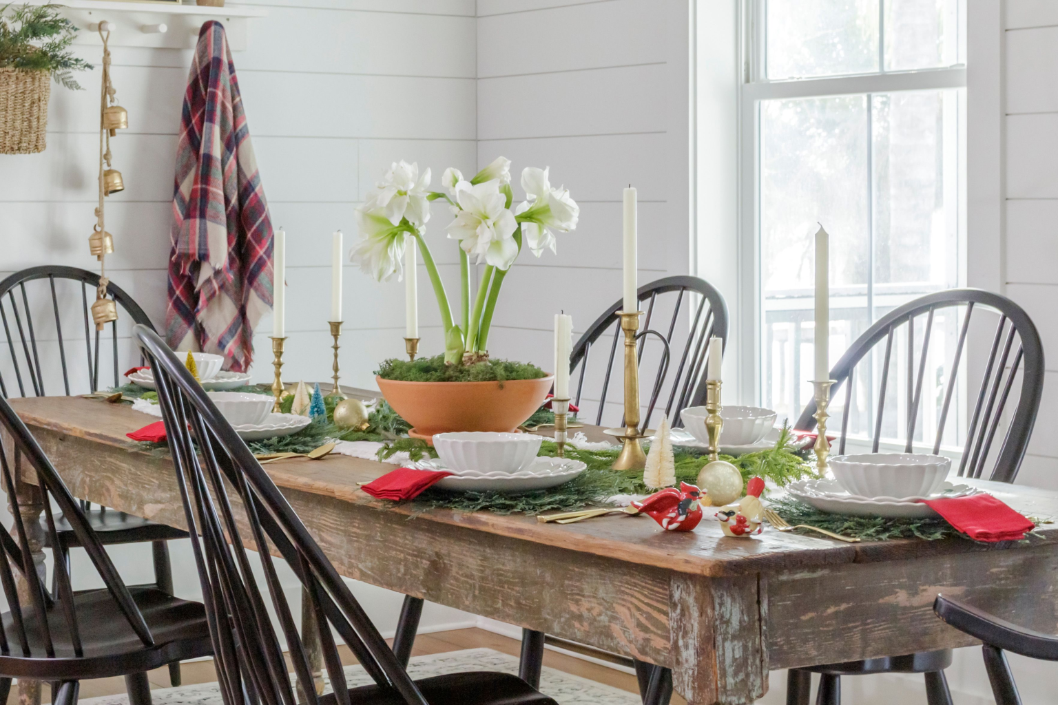 Winter Centerpieces That Make Your Dining Table Shine